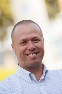 Neem contact op met John Labee